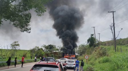 Motociclista morre após colidir com ônibus em Jacareí