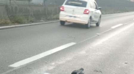 Motociclista sofre queda, é atropelado e morre na Via Dutra, em São José