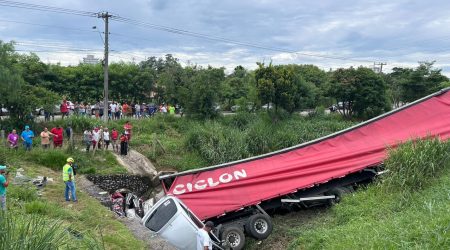 Motorista morre e 5 ficam feridos em acidente na Via Dutra em São José dos Campos