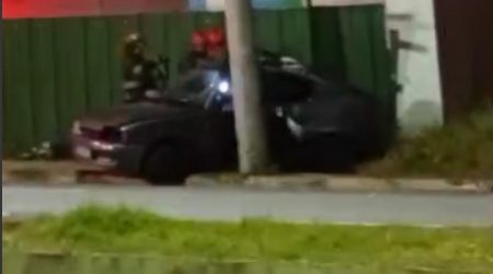 Motorista morre em acidente ao perder controle de carro e bater em poste na zona leste de São José dos Campos