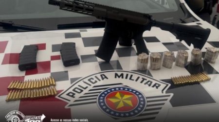 Mulher de 50 anos é presa por posse de fuzil e munições