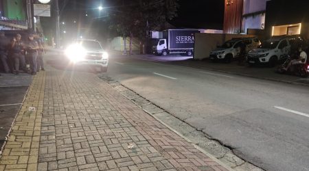 Mulher é agredida após sair do trabalho em ponto de ônibus no Vila Ema