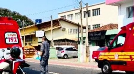 Mulher é atropelada por moto no centro de São José dos Campos