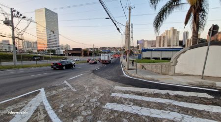 Nova faixa liberada na descida da avenida São João, do Aquarius à ponte estaiada (Foto: Life)