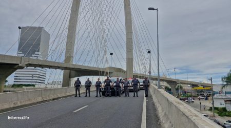 Na ponte estaiada policias militares homenageiam colega morto