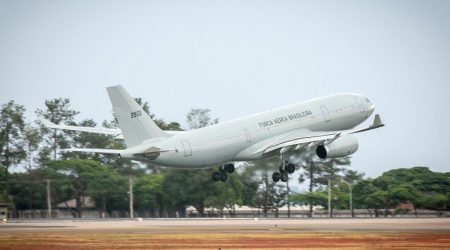 Novo voo deixa Israel com 209 passageiros e 9 pets rumo ao Brasil