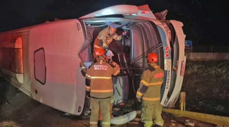 Ônibus que voltava de Aparecida tomba e deixa 20 feridos no Rio