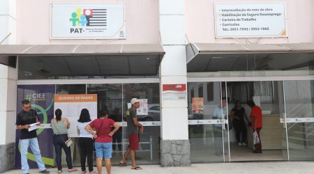 PAT de Jacareí realiza mutirão para contratação de 110 vagas da empresa Ambiental