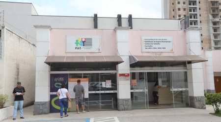 PAT de Jacareí abre 10 vagas de primeiro emprego para o supermercado Atacadão