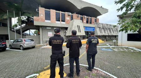 PF cumpre 26 mandados de busca e apreensão por fraude em licitação em Ubatuba
