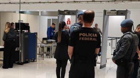 PF fiscaliza passageiros e bagagens no aeroporto de São José