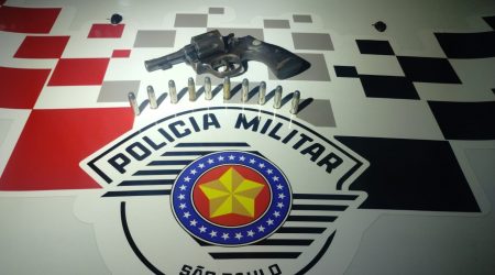 PM nota movimentação, e homem é preso por porte ilegal em frente adega na região do Campo dos Alemães