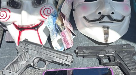 PM prende dupla após roubo no centro de Caraguatatuba