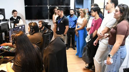 Estudantes universitários de comunicação visitam a TV Câmara