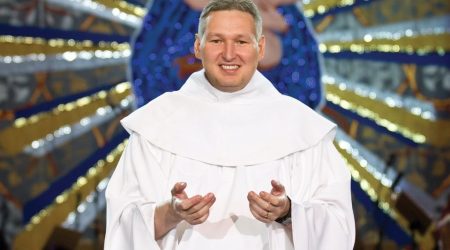 Padre Marcelo Rossi faz sessão de autógrafos do livro Amorização