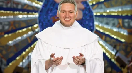 Padre Marcelo Rossi faz sessão de autógrafos do livro Amorização