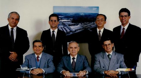 Pioneiros da Embraer debatem excelência e potencial para futuro