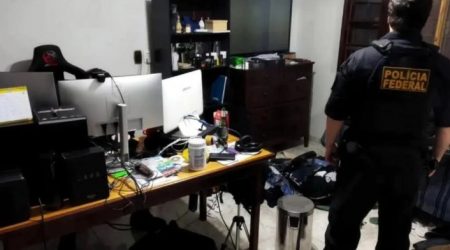 Polícia Federal prende homem por compartilhamento de material de abuso sexual infantil