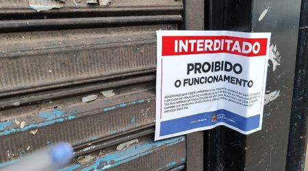 Prefeitura de São José interdita bar na zona sul e adega na região leste