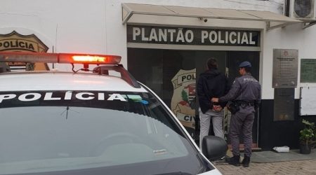 Procurado por estupro de vulnerável é preso pela PM dentro de escola