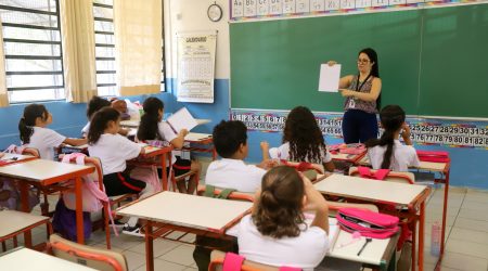 Jacareí abre processo seletivo para área da Educação