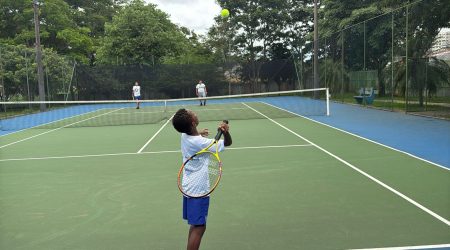 Projeto 'Tênis Transformando Vidas' completa dois anos em São José dos Campos