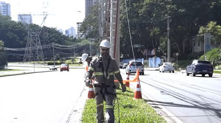 Remoção de cabos de telecomunicação vai melhora paisagem urbana em São José