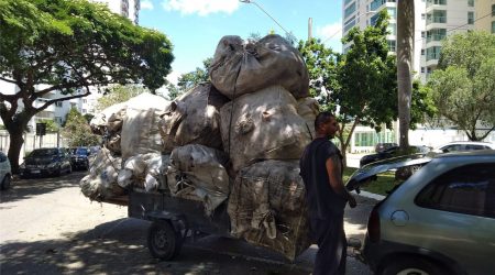O trabalho autônomo que transforma o bairro há 15 anos