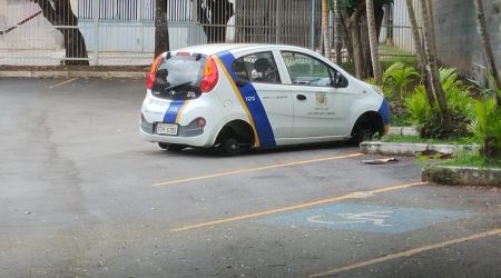 Rodas de um carro da prefeitura são furtadas na UBS da zona sul de São José dos Campos