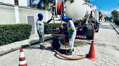 Sabesp realiza limpeza preventiva em 33,6 km da rede de esgoto em Caraguatatuba