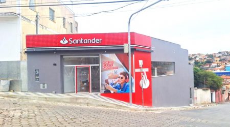 Santander reinaugura agência em Santa Branca após explosão do imóvel histórico