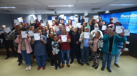 São José dos Campos entrega licenças para ambulantes