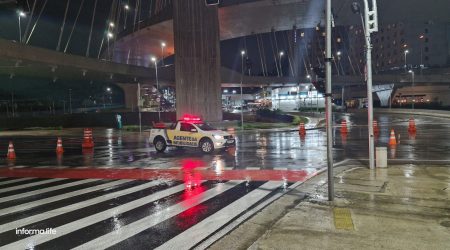 Semáforos da Rotatória do Colinas permanecem apagados após chuva forte