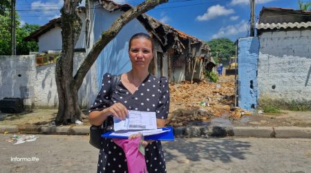 Sob tensão, casa é demolida na Vila Machado nesta sexta-feira