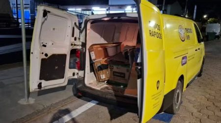 Suspeito é preso por roubo de encomendas em Caraguatatuba; eletrônicos foram encontrados em sua casa