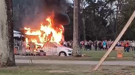Susto no Parque da Cidade; carro pega fogo durante festividades