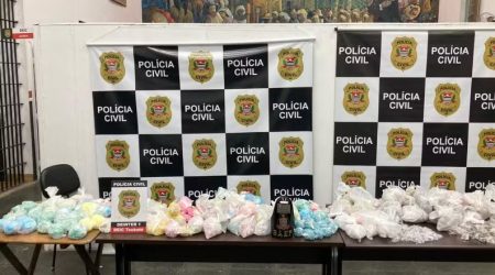 Três tonéis com cocaína, maconha e crack são apreendidos em operação que mobilizou helicóptero Águia