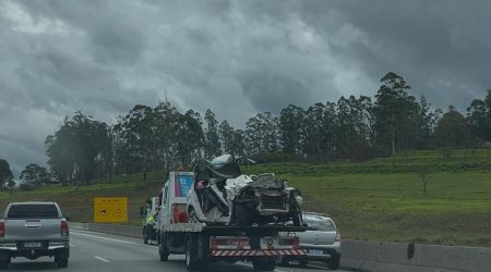 Tragédia na Carvalho Pinto; bombeiro e esposa morrem após carro ser atingido por guincho em São José