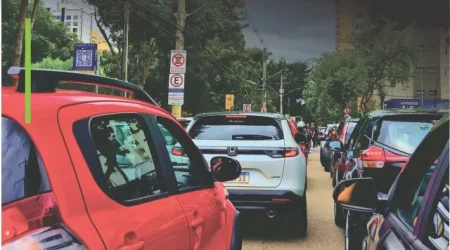 Trânsito consciente Parceria entre escolas, pais e prefeitura pode aliviar gargalos