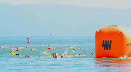 Esporte, mar e superação: Ilhabela recebe mais de mil nadadores na Travessia do Canal