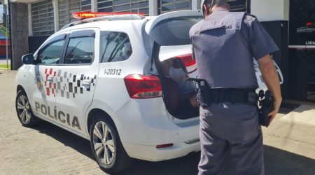 Trio é preso por roubo e estelionato cometidos em Ubatuba após perseguição na Oswaldo Cruz