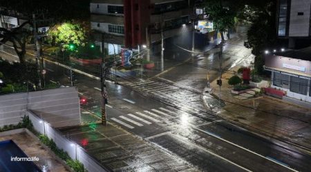 Trovão em São José assusta moradores e chuva traz alívio nesta madrugada