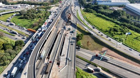 Via Dutra tem intervenções para lançamento de vigas no viaduto sobre a rodovia Fernão Dias
