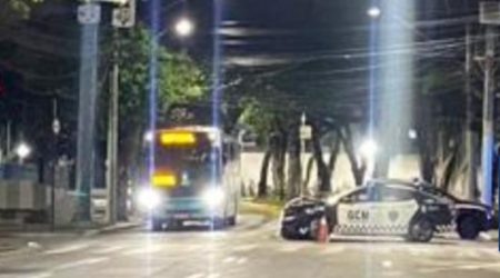 Viatura da GCM se envolve em acidente com motorista embriagado no centro de São José dos Campos