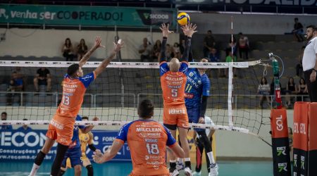 Vôlei São José vence Araguari e assume a liderança da Superliga