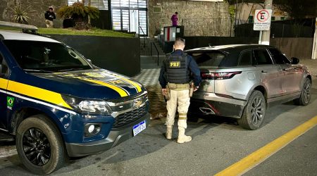 Carro furtado na Bahia é apreendido em Jacareí