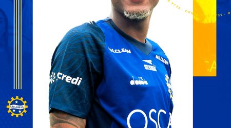 Após boatos de Vagner Love, Águia anuncia atacante Rodrigo Varanda, ex-Corinthians
