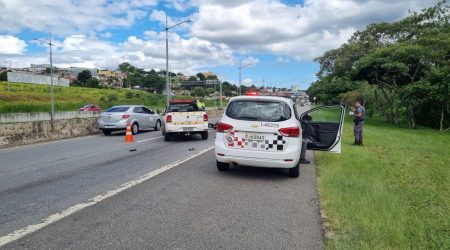 Motociclista tem mal súbito e cai na avenida Mário Covas