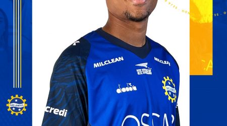 Um dia antes de entrar em campo novamente, São José contrata reforço para o time