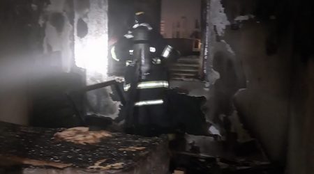 Apartamento em Ubatuba pega fogo e mobiliza Copo de Bombeiros